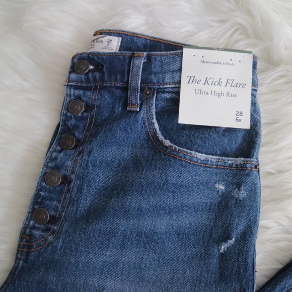 NEW Abercombie & Fitch Ultra High Rise Kick Flare crop Jeans Sized 28 / 6R - Picture 4 of 11